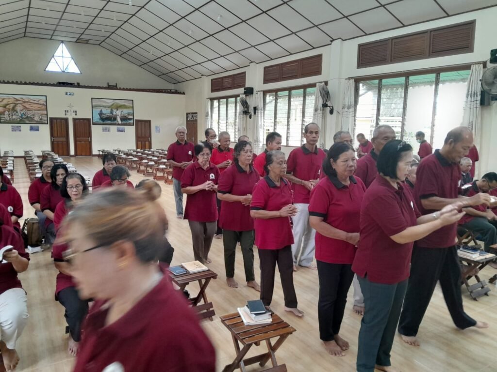 Persatuan Lansia Simeon dan Hanna Parindu cek kesehatan bersama