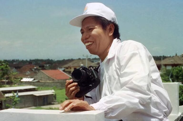 Dono Warkop: Dosen Sosiologi yang Menjadi Pelawak Legendaris Indonesia
