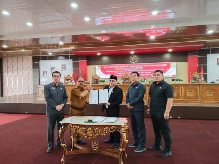 Rapat Paripurna DPRD Kabupaten Sanggau Bahas dan Sahkan Kesepakatan KUA-PPAS APBD Tahun Anggaran 2027
