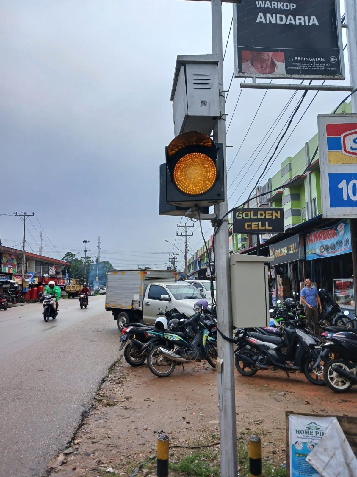 Dinas Perhubungan Kabupaten Sanggau Perbaiki Instalasi Warning Light