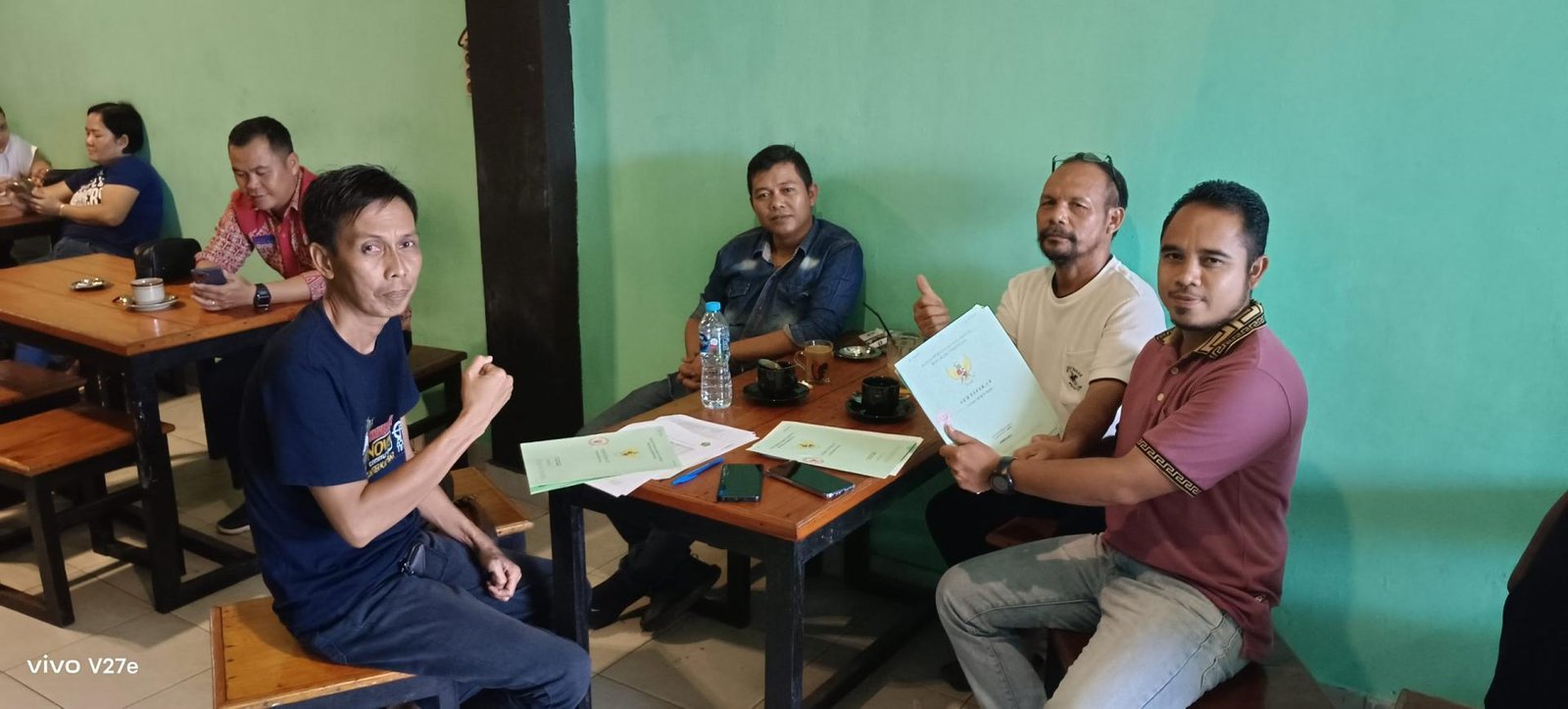 Penyerahan Sertipikat Tanah kepada Anggota KUD Mekar Sari dari PTP IV Regional V