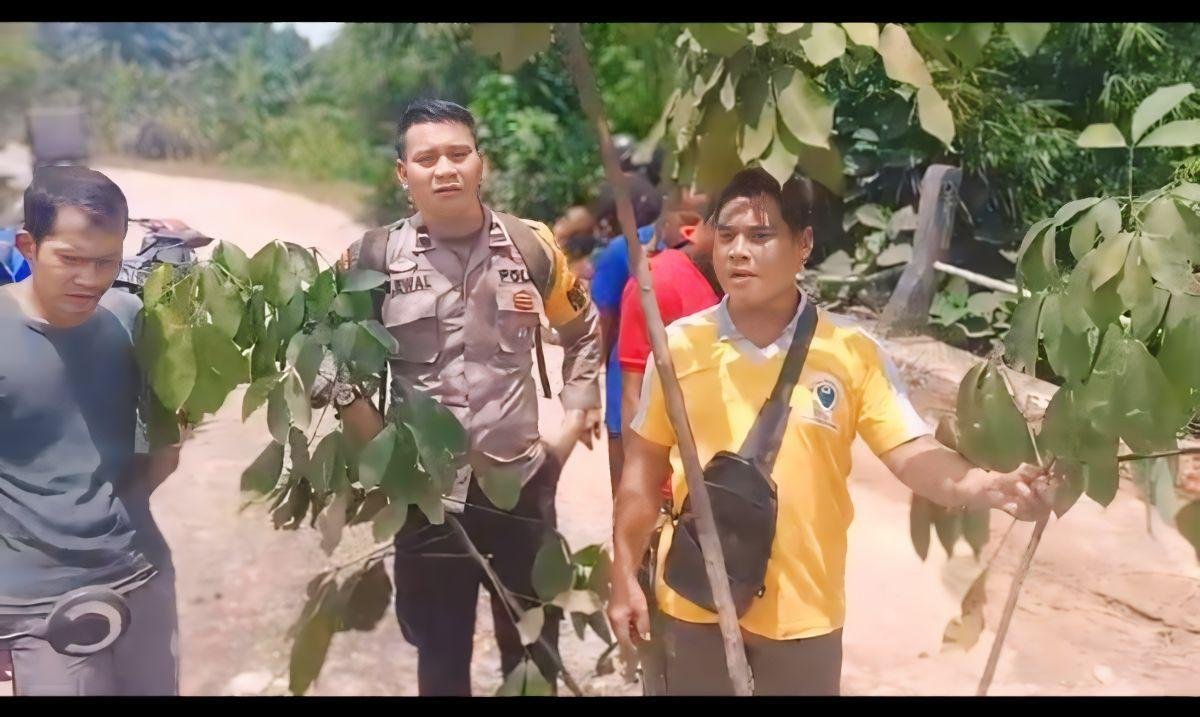 Kepala Desa Embala, Bapak Daniel, Laporkan Jalan Ambruk Berlobang di Jalan Bodok-Meliau