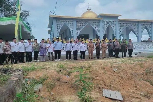 Penjabat Bupati Sanggau Resmikan Surau Al-Munawar di Komplek Rumah Adat Melayu