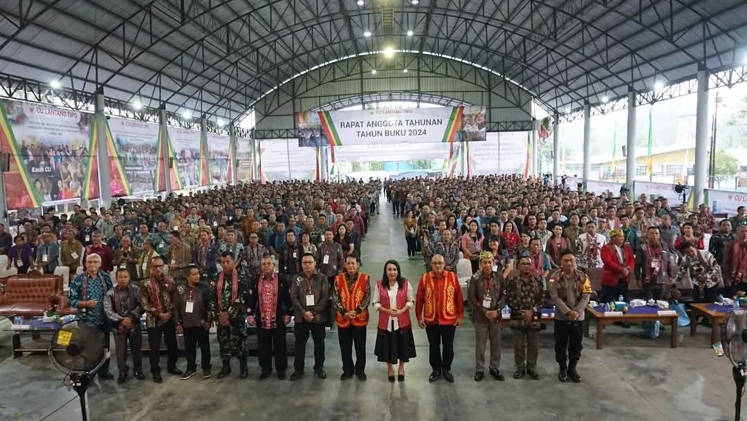 Wakil bupati Susana Herpena, S.Sos., M.H. bersama Setda Kab. Sanggat hadiri RAT CULT