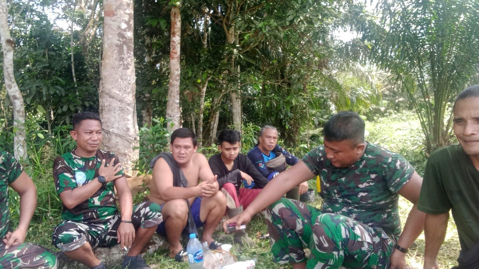 Pemerintah Desa Suka Gerundi Gelar Kerja Bakti Bersama Guru, Komite Sekolah, dan TNI Babinsa